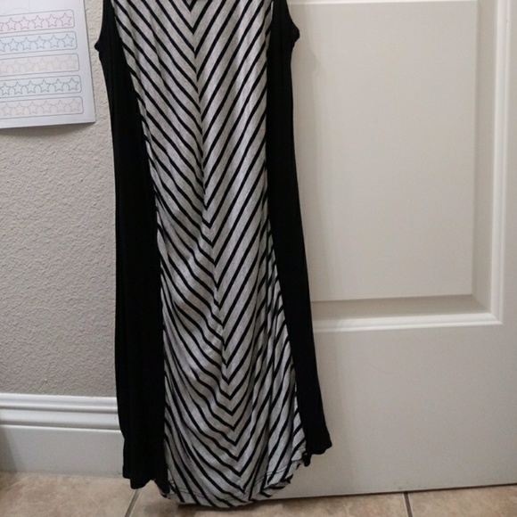 Dresses - Picture 2 of 2